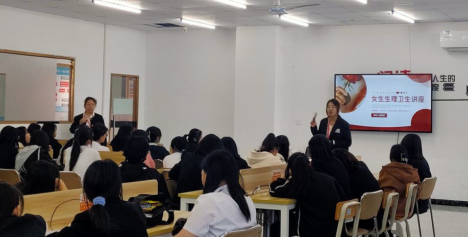 女生课堂教你如何提升个人魅力，散发自信光芒