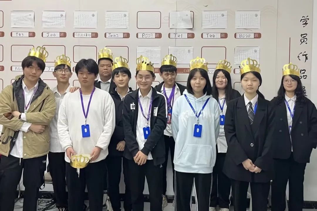 B6班生日会狂欢，友谊长存快乐不减！